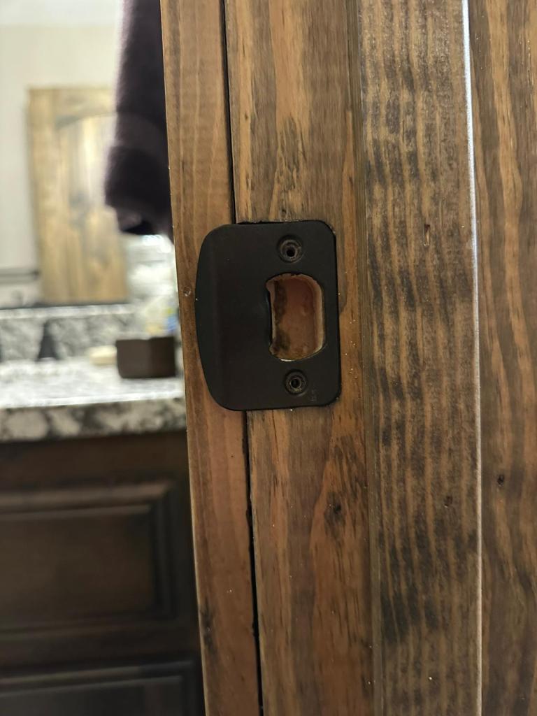 Services provided by locksmiths during car lockouts