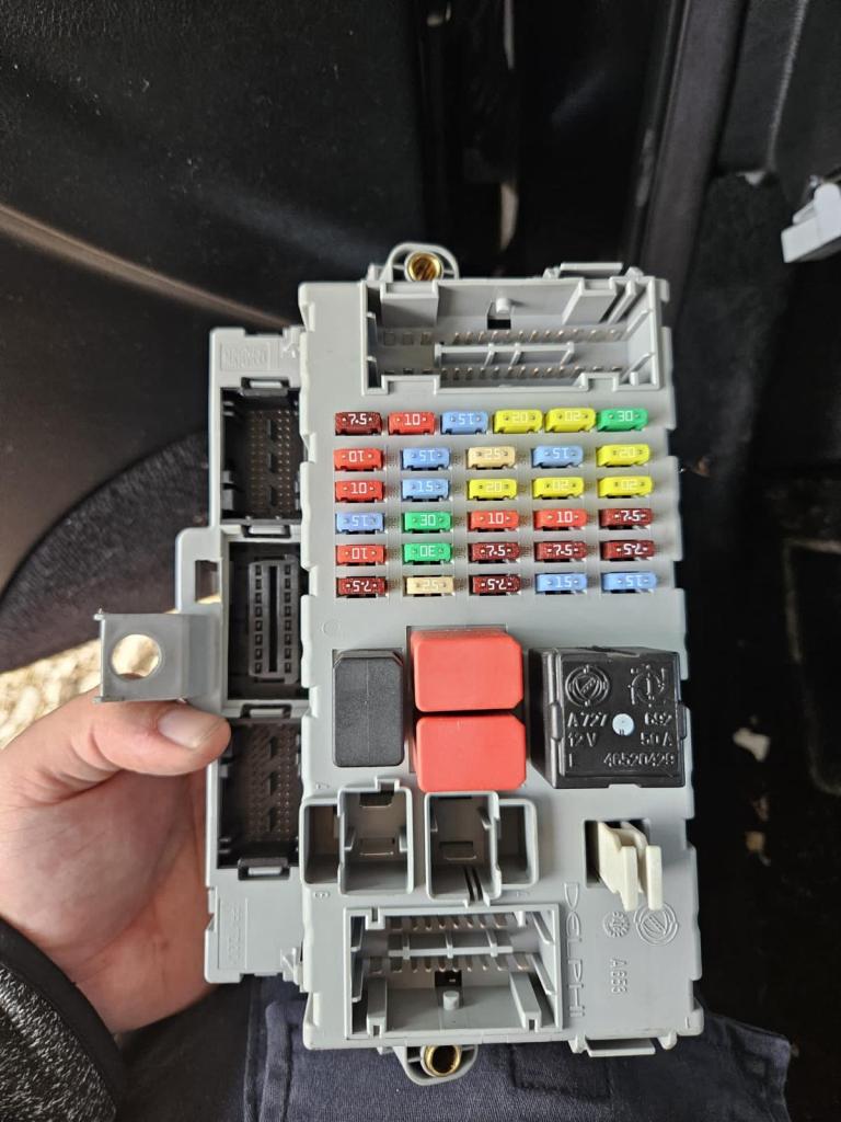 Benefits of hiring a professional locksmith for emergencies